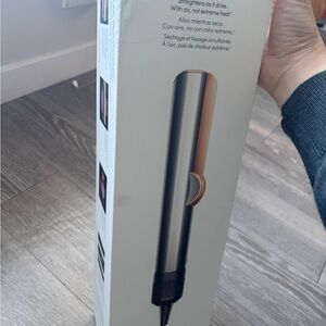 brand new Dyson airstrait